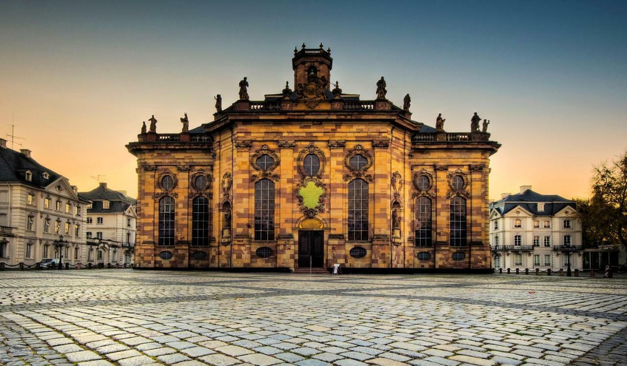 Im Grünen am Stadtrand Saarbrücken Exterior foto